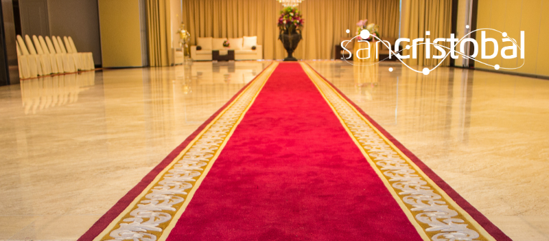 Ejemplo de una buena alfombra llamativa para el altar