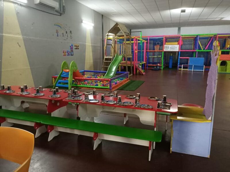 Local El trenecito y vagón de booba por dentro